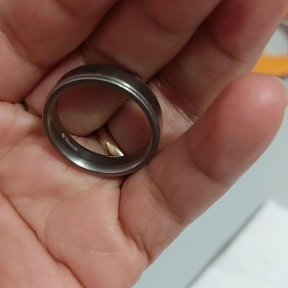 Titanium Men's Ring Size 10.5 Beveled Edge Signed - Picture 3 of 4